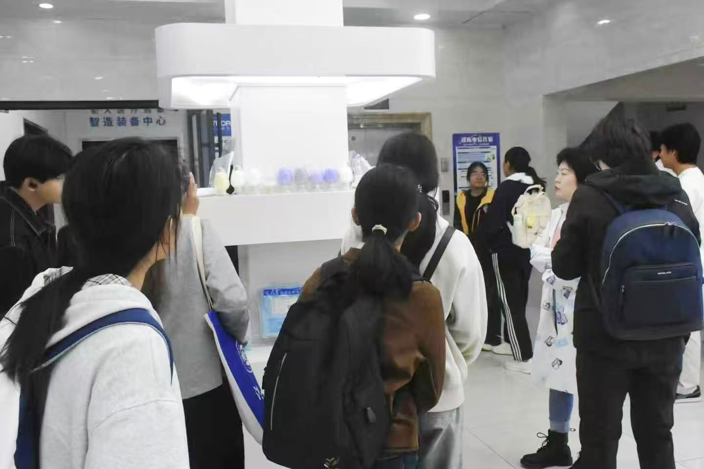 基础医学院组织本科新生赴驼人集团开展实践活动